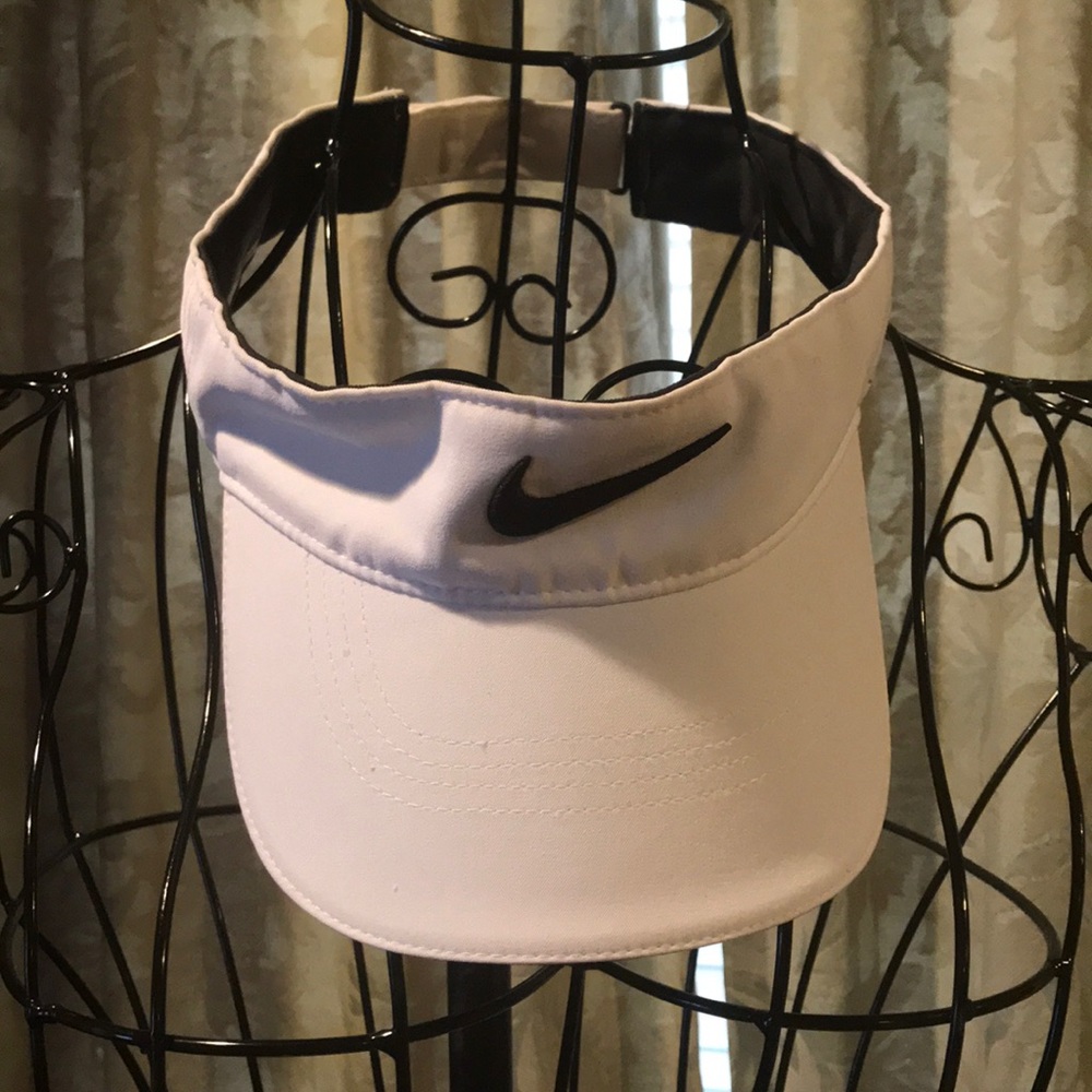 NikeGolf sun cap